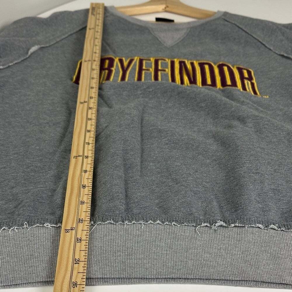 Harry Potter Warner Bros. Gryffindor Crewneck Sweater - Grey, Size Large - Picture 8 of 9